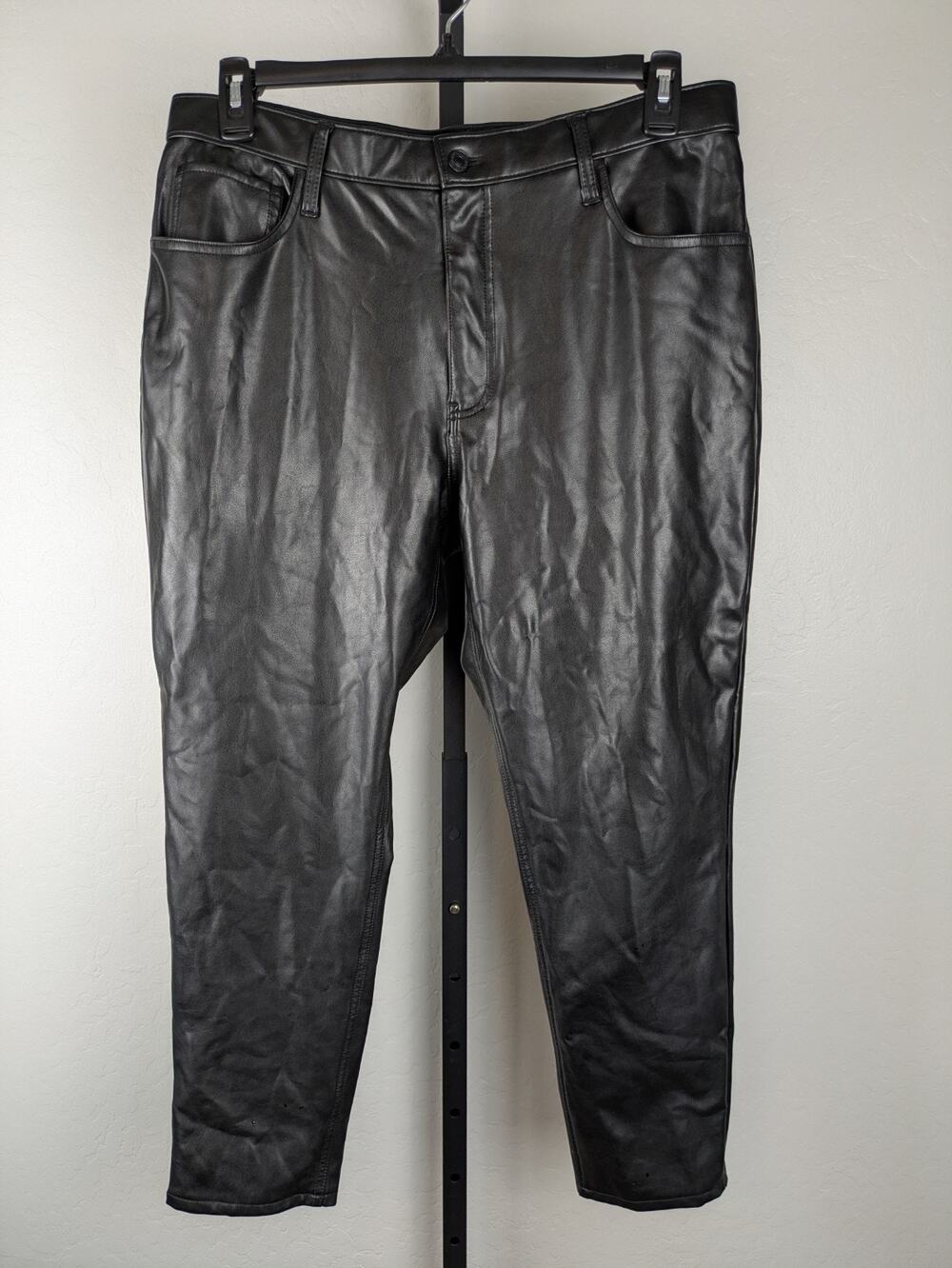 Abercrombie & Fitch black 33 / 16 Short The Skinny High Rise Faux Leather Pants